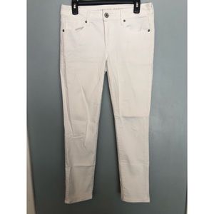 American Eagle white skinny jeans size 8 short